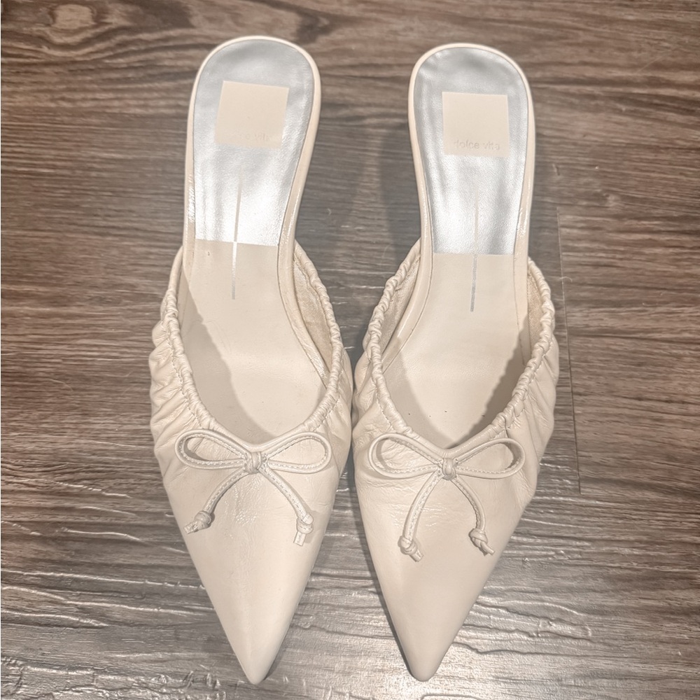 Dolce Vita Kairi Mid Heels Ivory Crinkle Patent - 2 inch Heel (WORN ONCE)